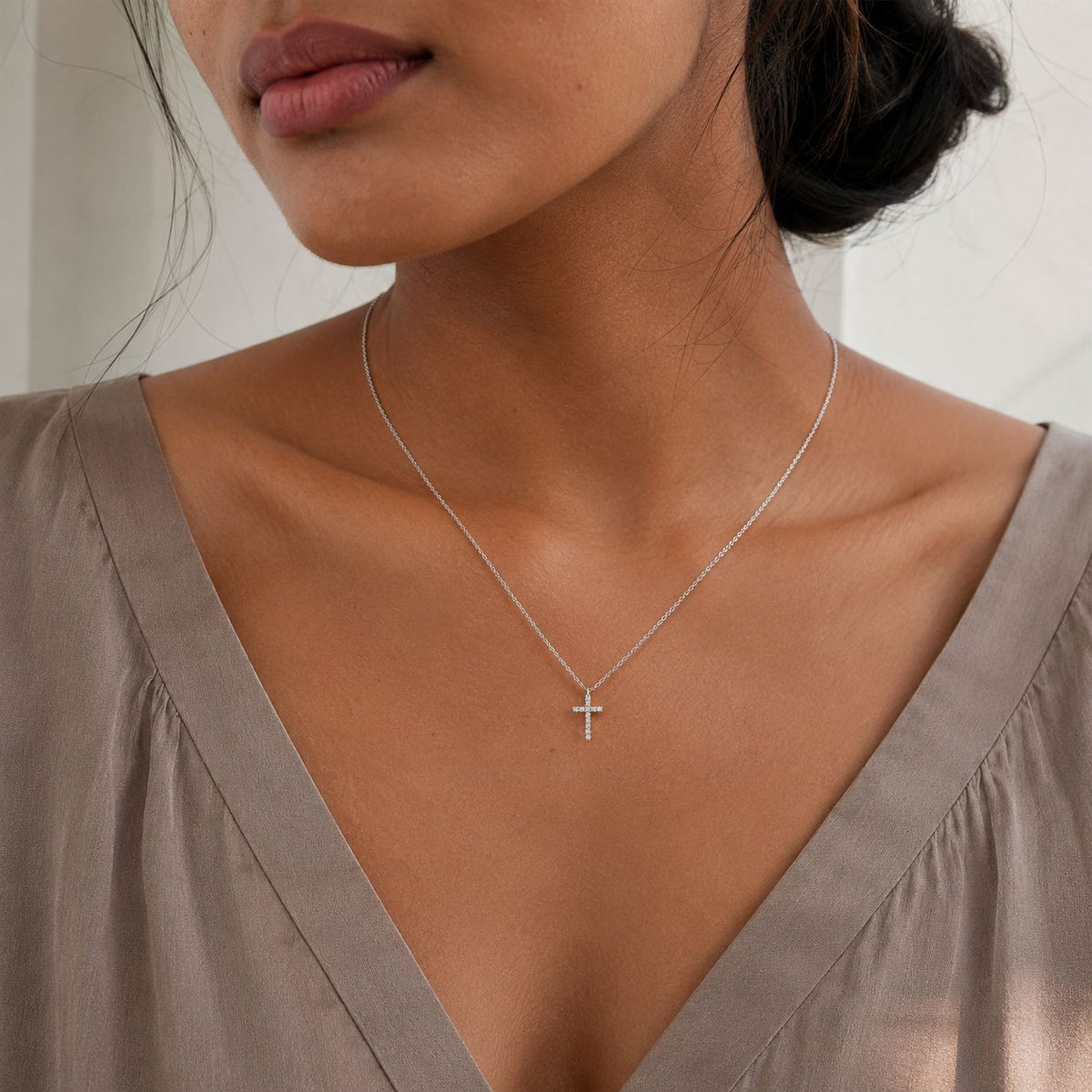 Iced cross pendant necklace Silver