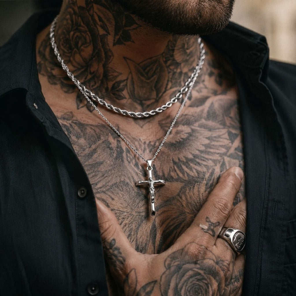 Crucifix pendant with rope chain Silver