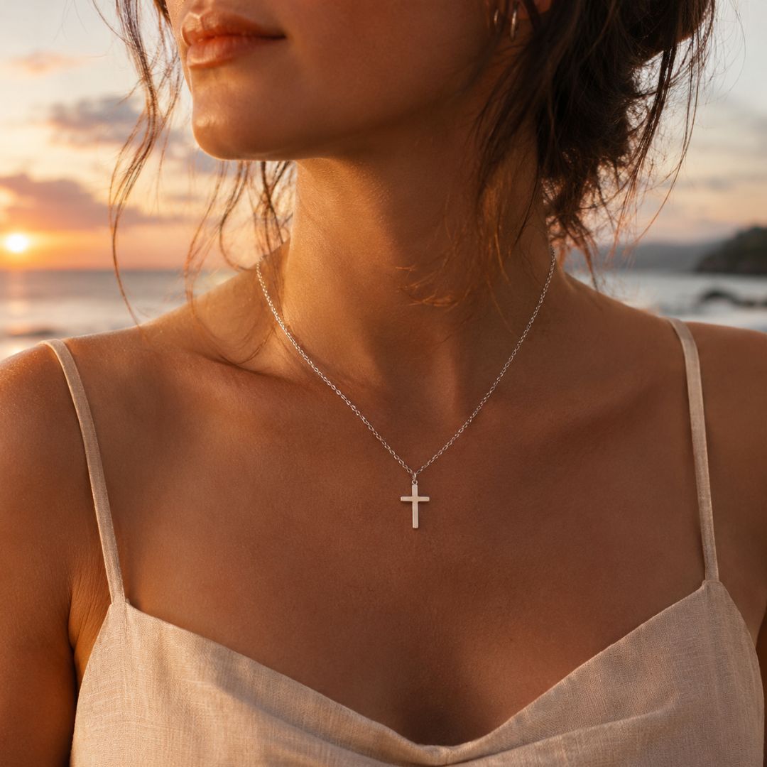 Dainty cross necklace Silver