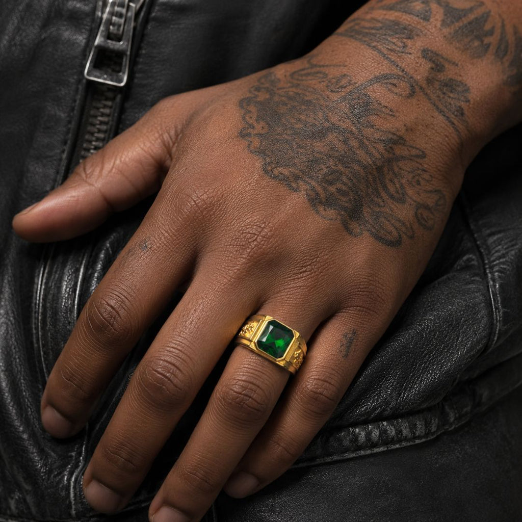 Emerald signet ring Gold