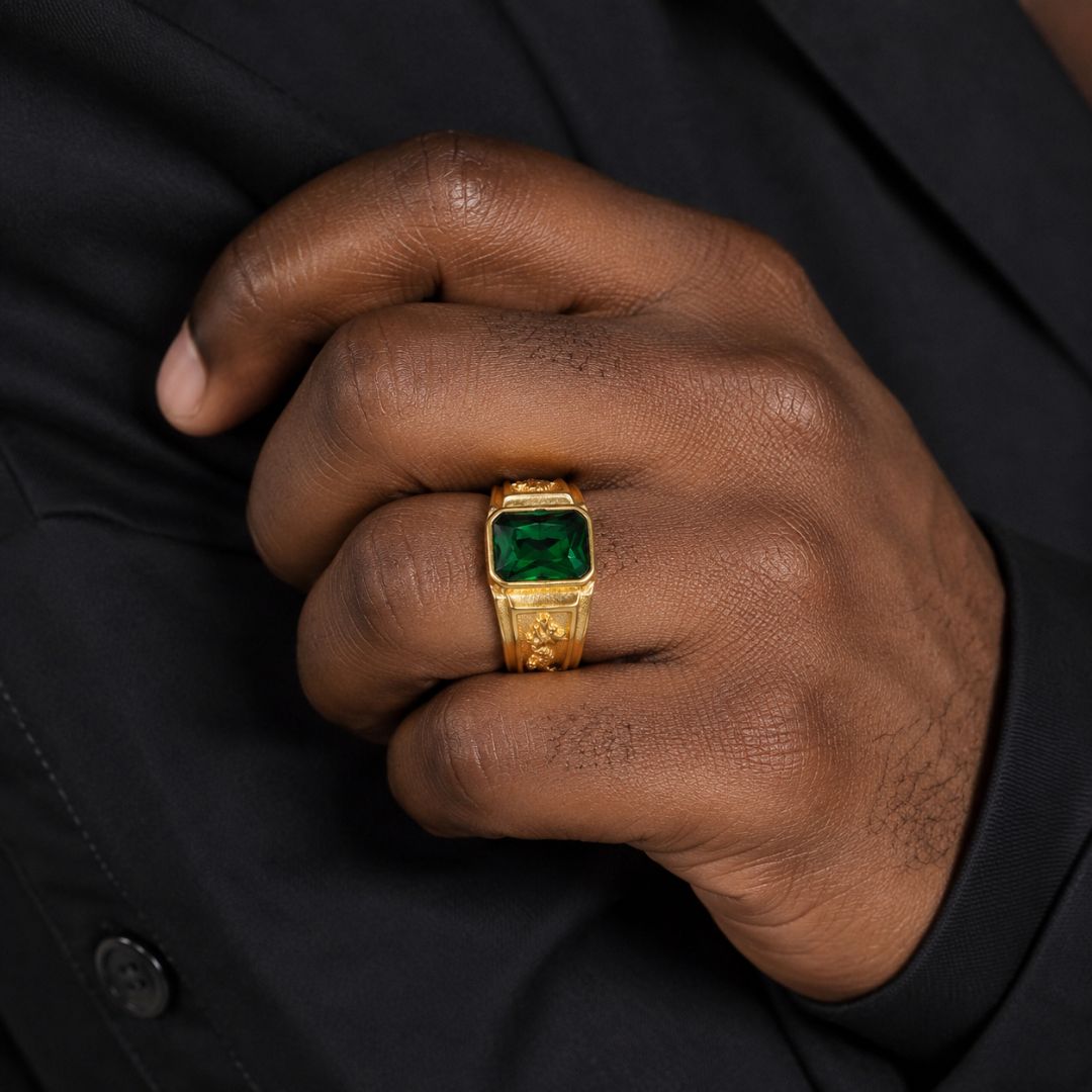 Emerald signet ring Gold