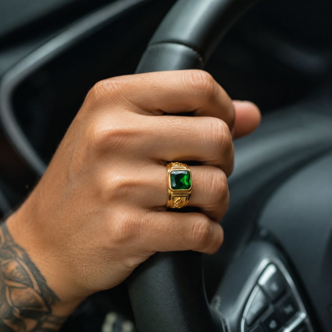 Emerald signet ring Gold