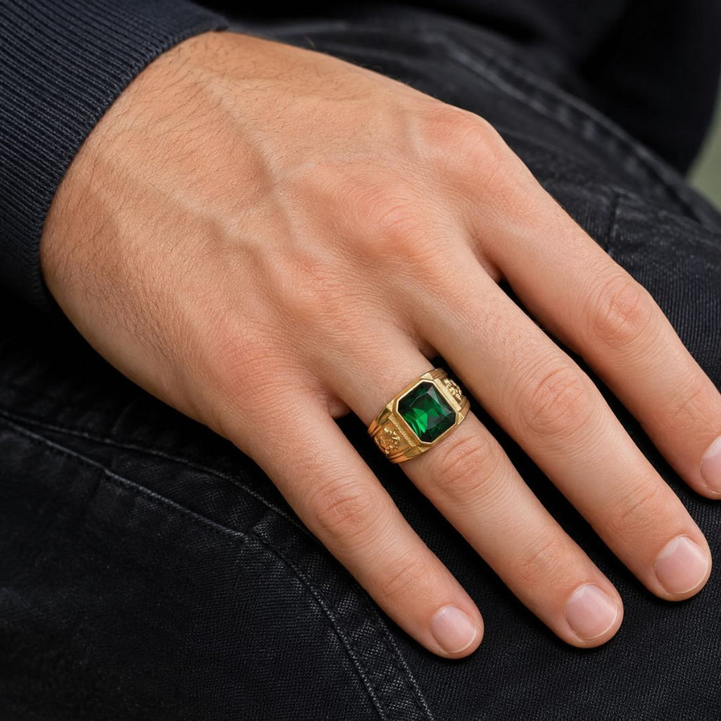 Emerald signet ring Gold