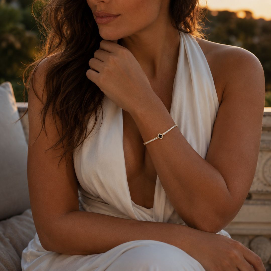 Onyx clover tennis bracelet Gold
