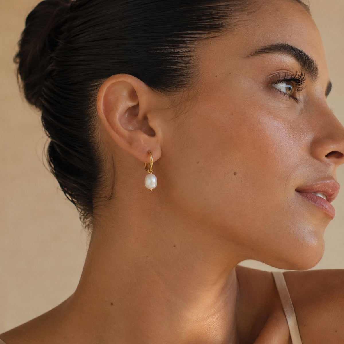 Pearl hoop earrings Gold