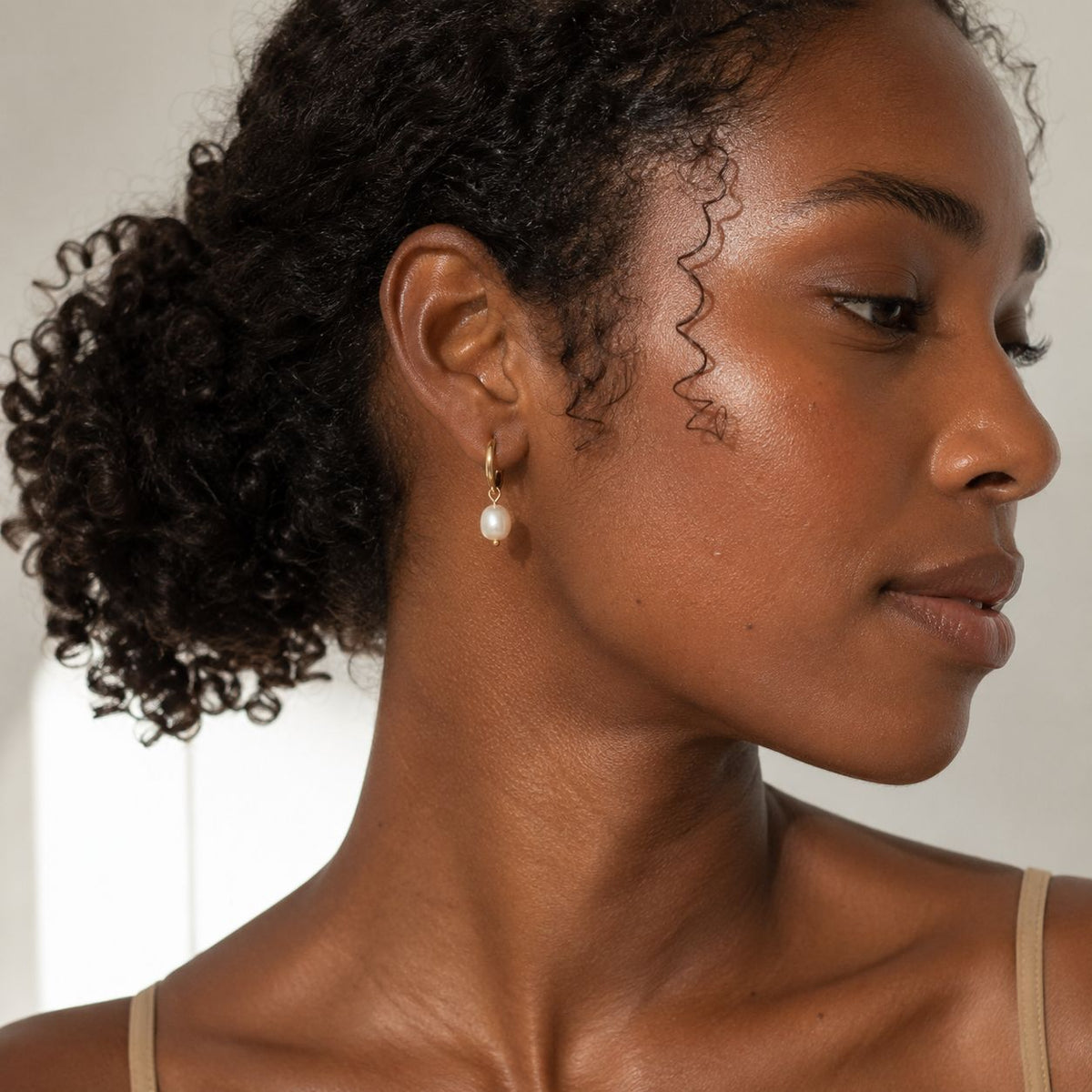 Pearl hoop earrings Gold
