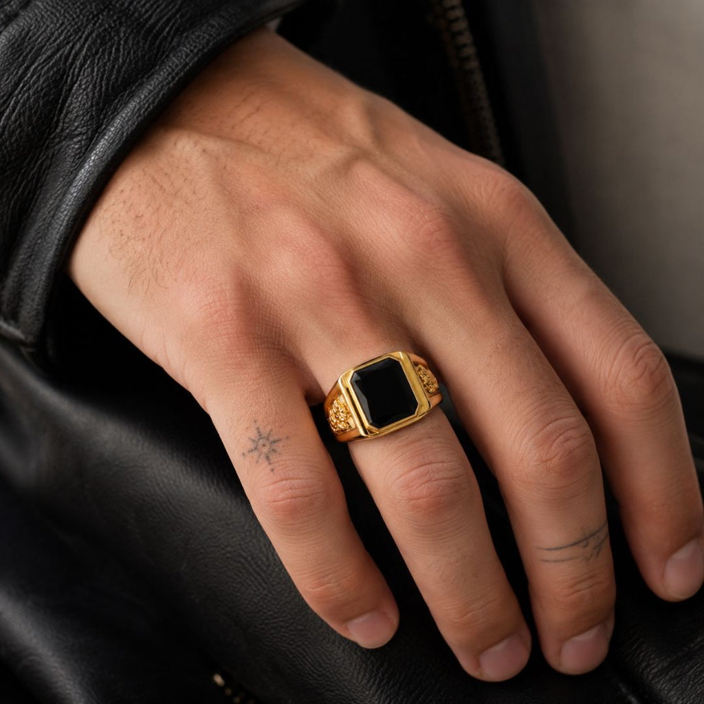 Black onyx signet ring Gold
