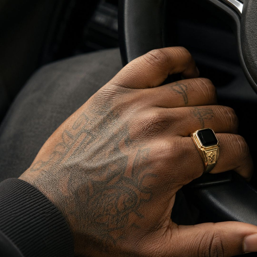 Black onyx signet ring Gold
