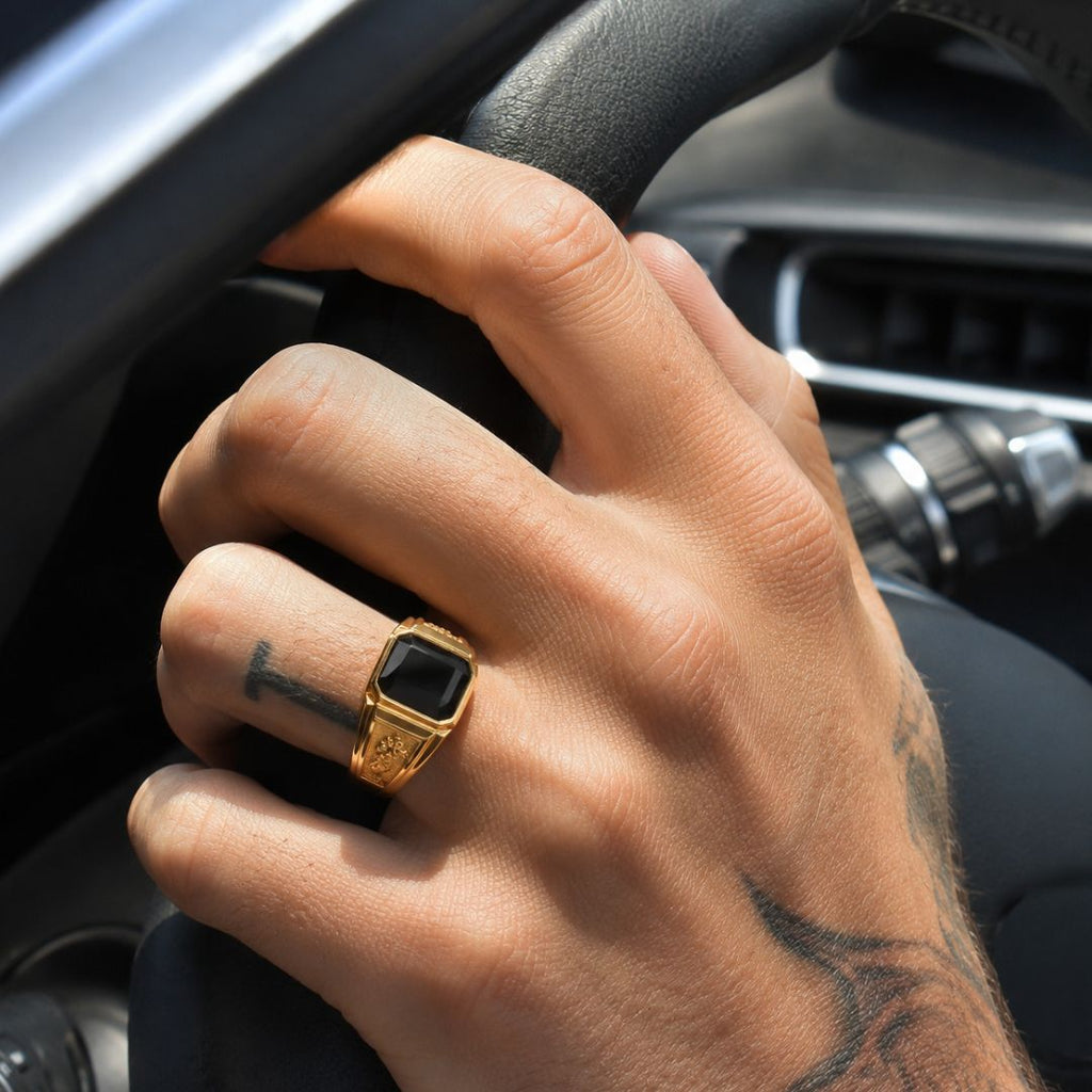 Black onyx signet ring Gold