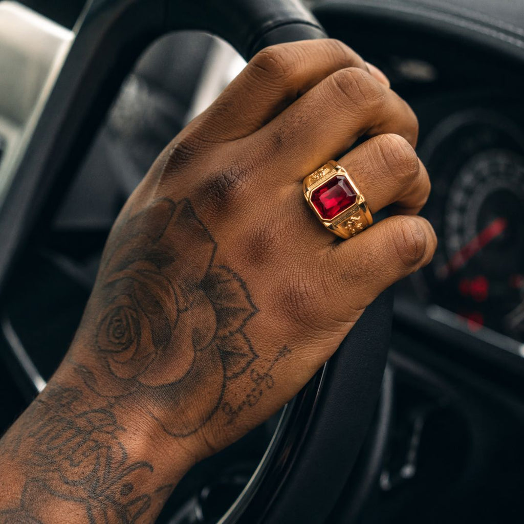 Rubis signet ring Gold