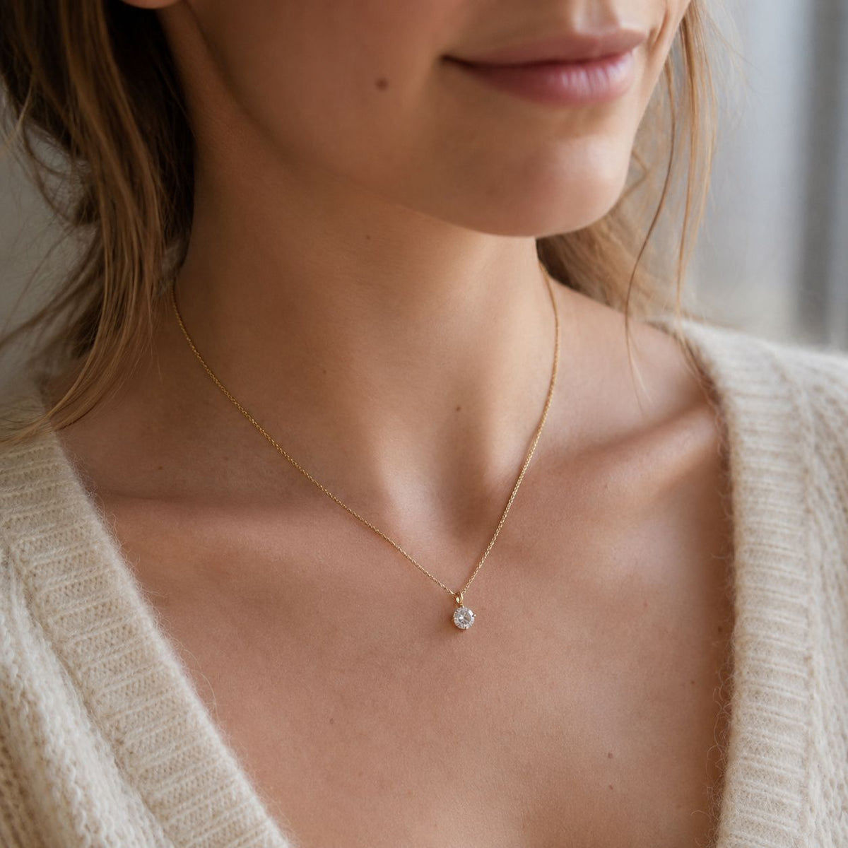 Round stone pendant necklace Gold