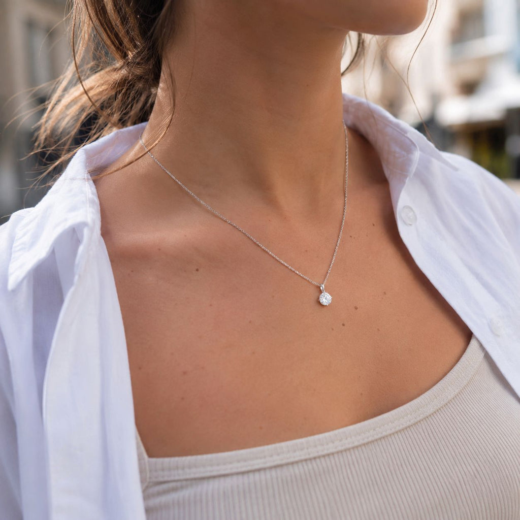 Round stone pendant necklace Silver
