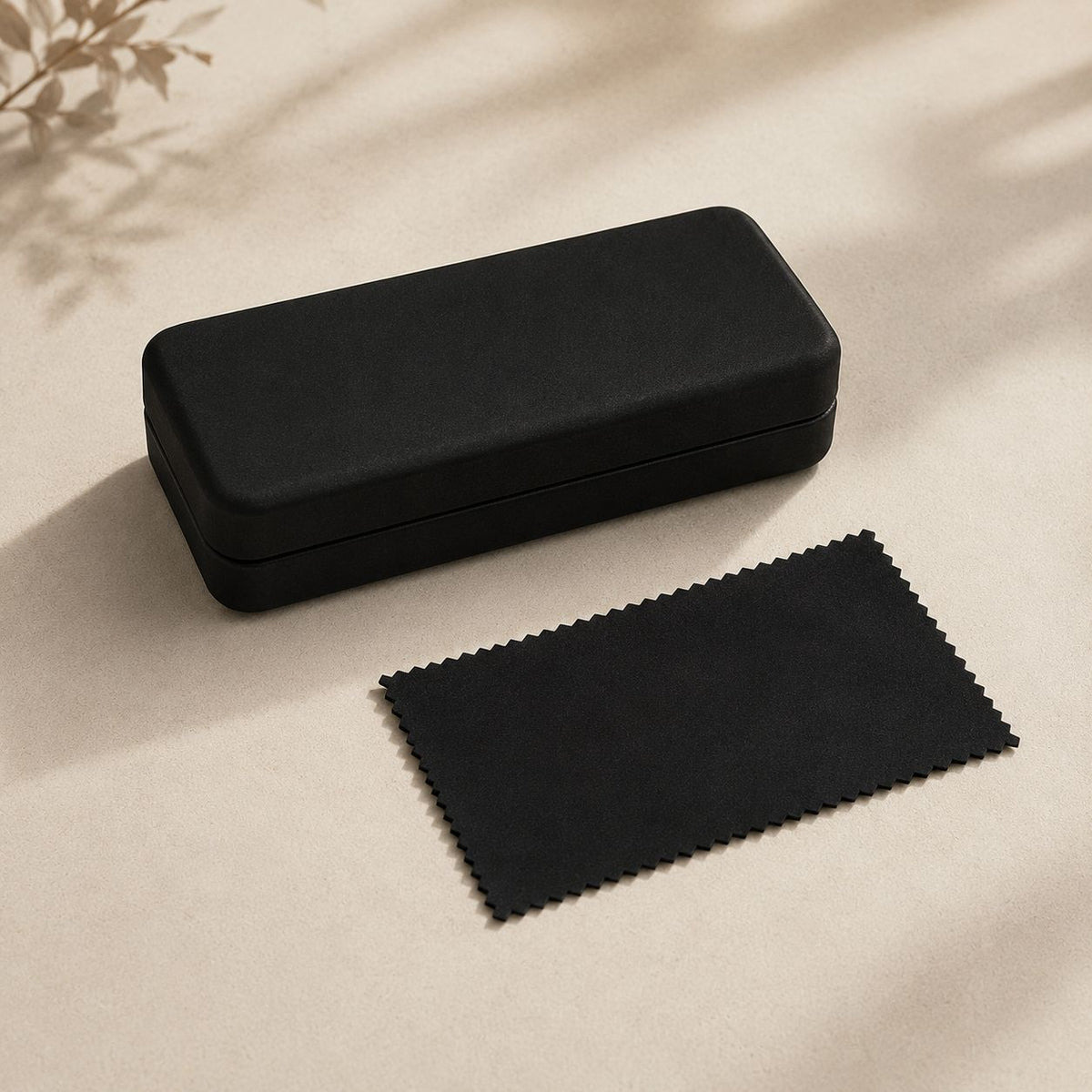 Protective Case + Cleaning cloth