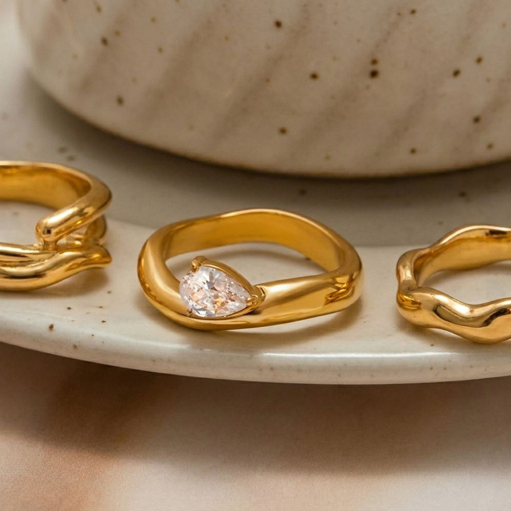 Teardrop statement ring Gold